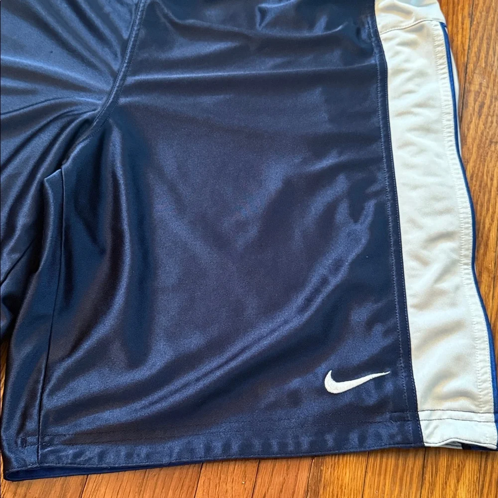 Y2K Nike Vintage Reversible Basketball Shorts - Picture 4 of 14